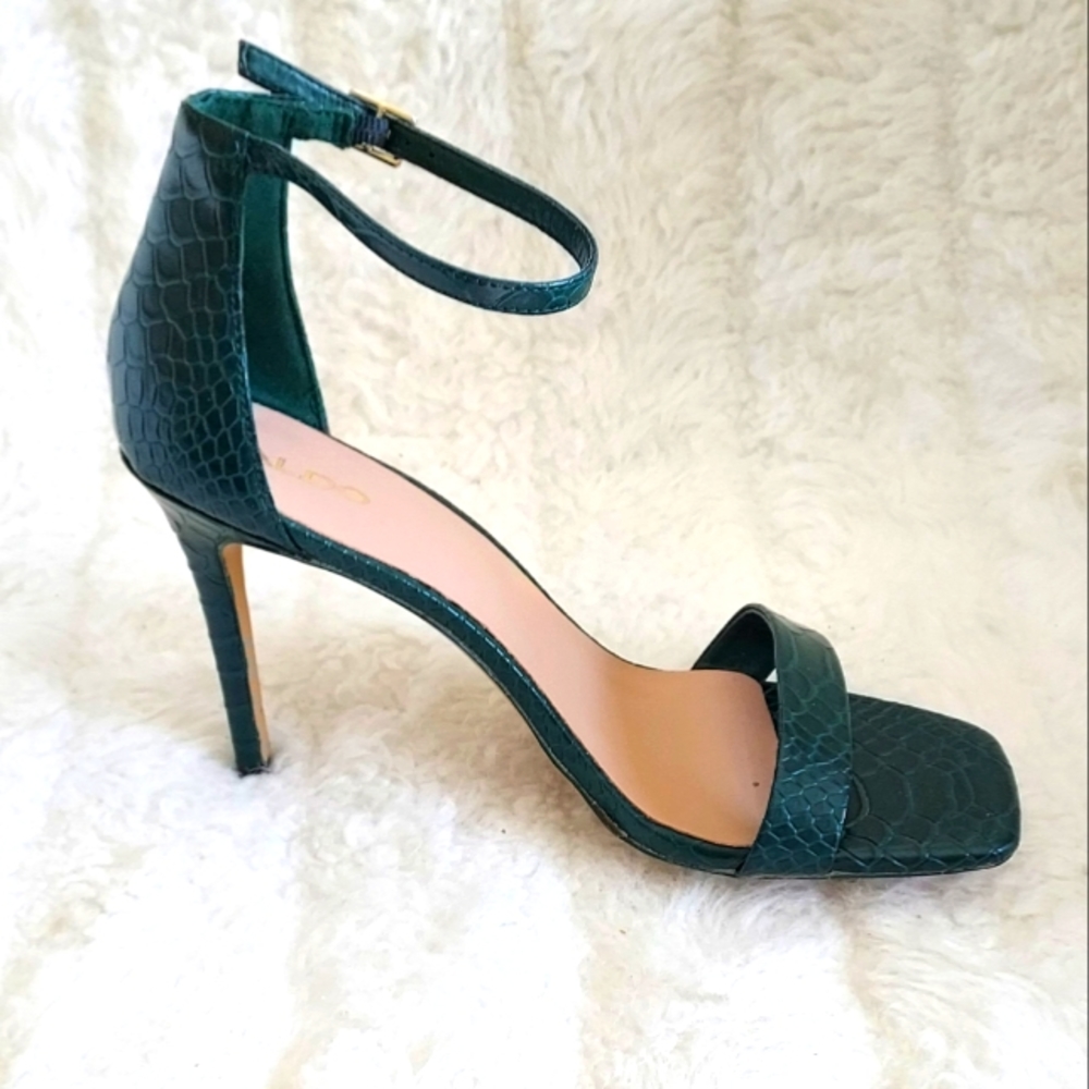 Aldo size 9 green alligator leather print heels